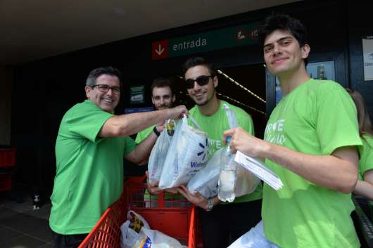 Marcelo Matias, presidente do Simers, participou da ação junto com os alunos. 