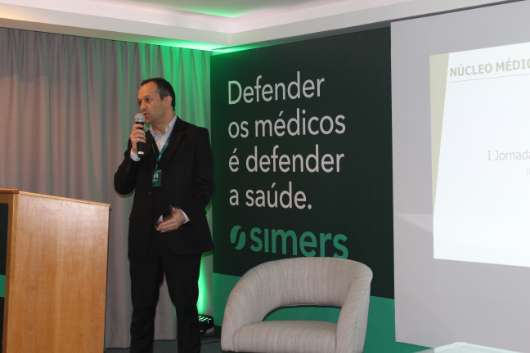 Contador Eduardo De Bem explica aos médicos como organizar planilhas financeiras