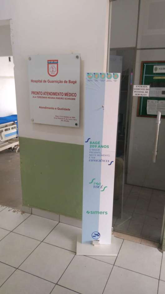 Hospital Guarnição de Bagé recebeu dispenser de álcool gel do Simers