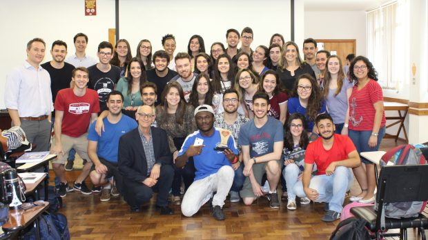 Estudantes de Medicina que participaram do Trote. Foto Camila Ferro
