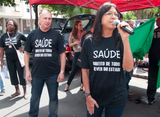 Maria Rita discursa durante protesto