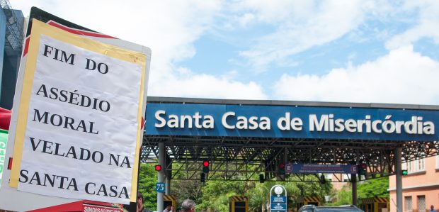 Protesto na Santa Casa de Misericórdia de Porto Alegre