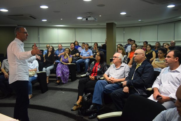 Prefeito fala para médicos