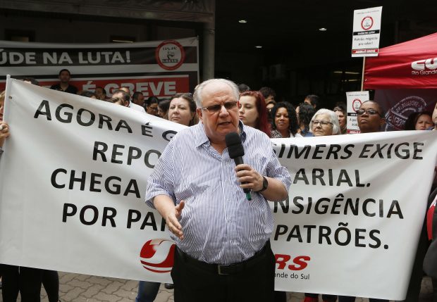 Dr. Argollo discursa em assembleia unificada