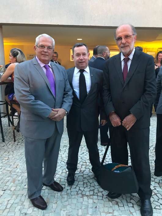 Da esquerda para a direita: José Luiz Dantas Mestrinho (IBDM), Edson Prado Machado (Simers) e Jorge Darze (Fenam)