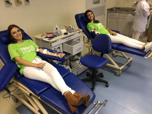 Estudantes vestiram a camiseta e fizeram doação de sangue em Passo Fundo