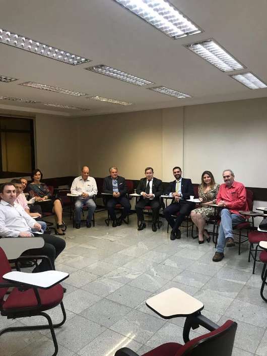 Reunião com médicos e delegada de Passo Fundo