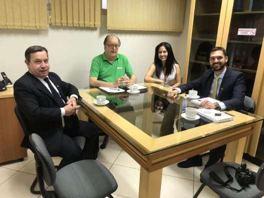 Machado, Uberti, delegado Pydd e médica do Hospital de Caridade