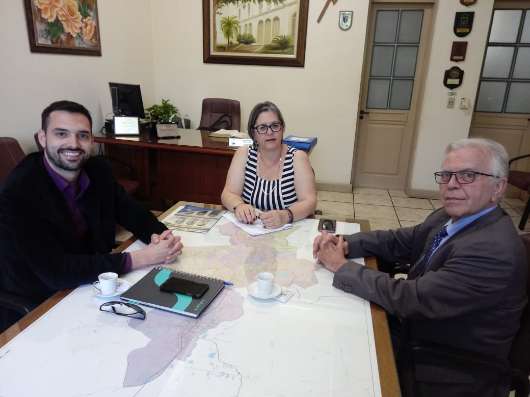 Diretor Fernando Uberti, vereadora Cida Brizola e Walter Priesnitz tiveram encontro